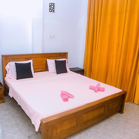 Mirissa Turtle Point Guest Hotel Bagian luar foto