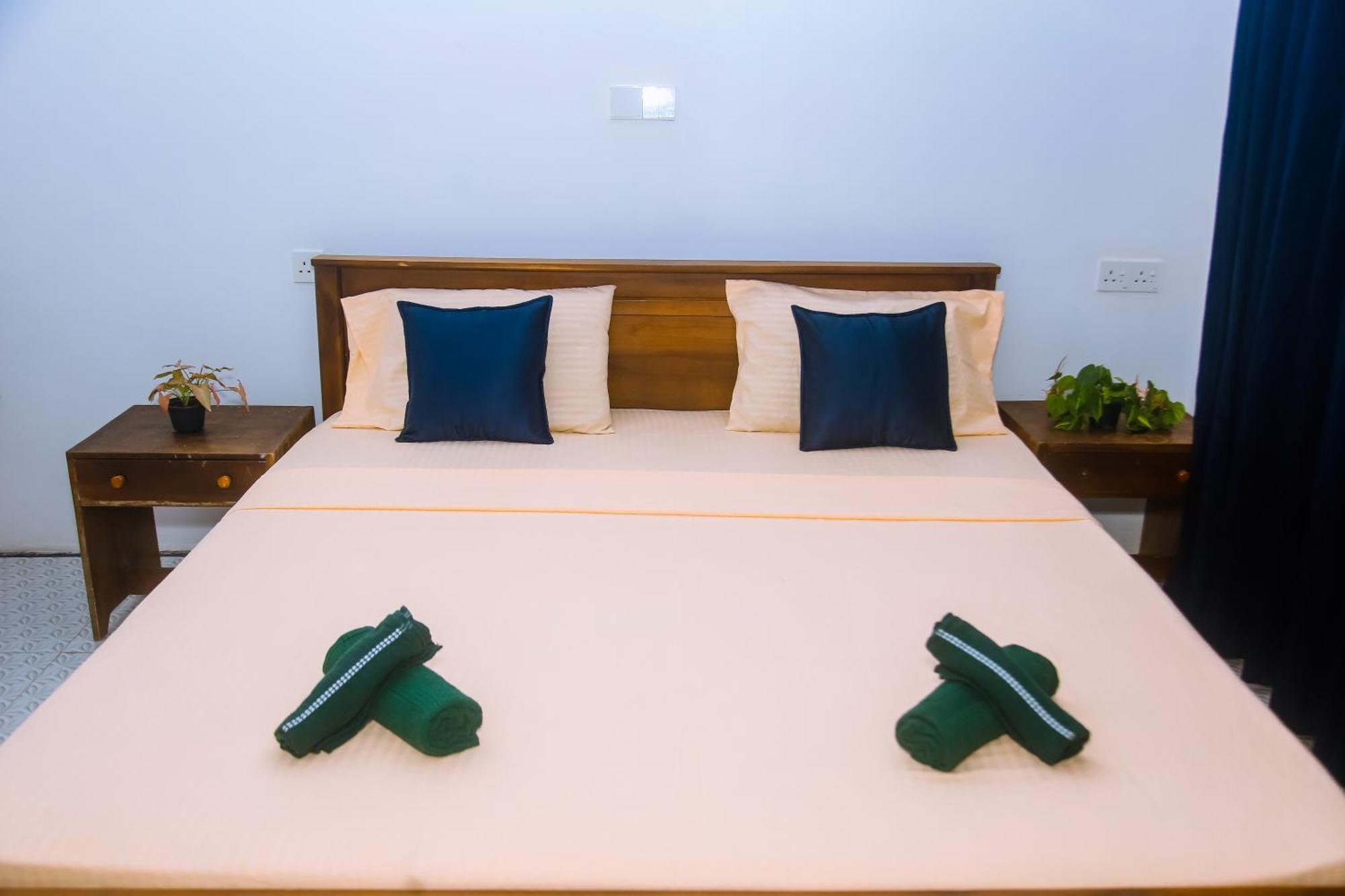 Mirissa Turtle Point Guest Hotel Bagian luar foto