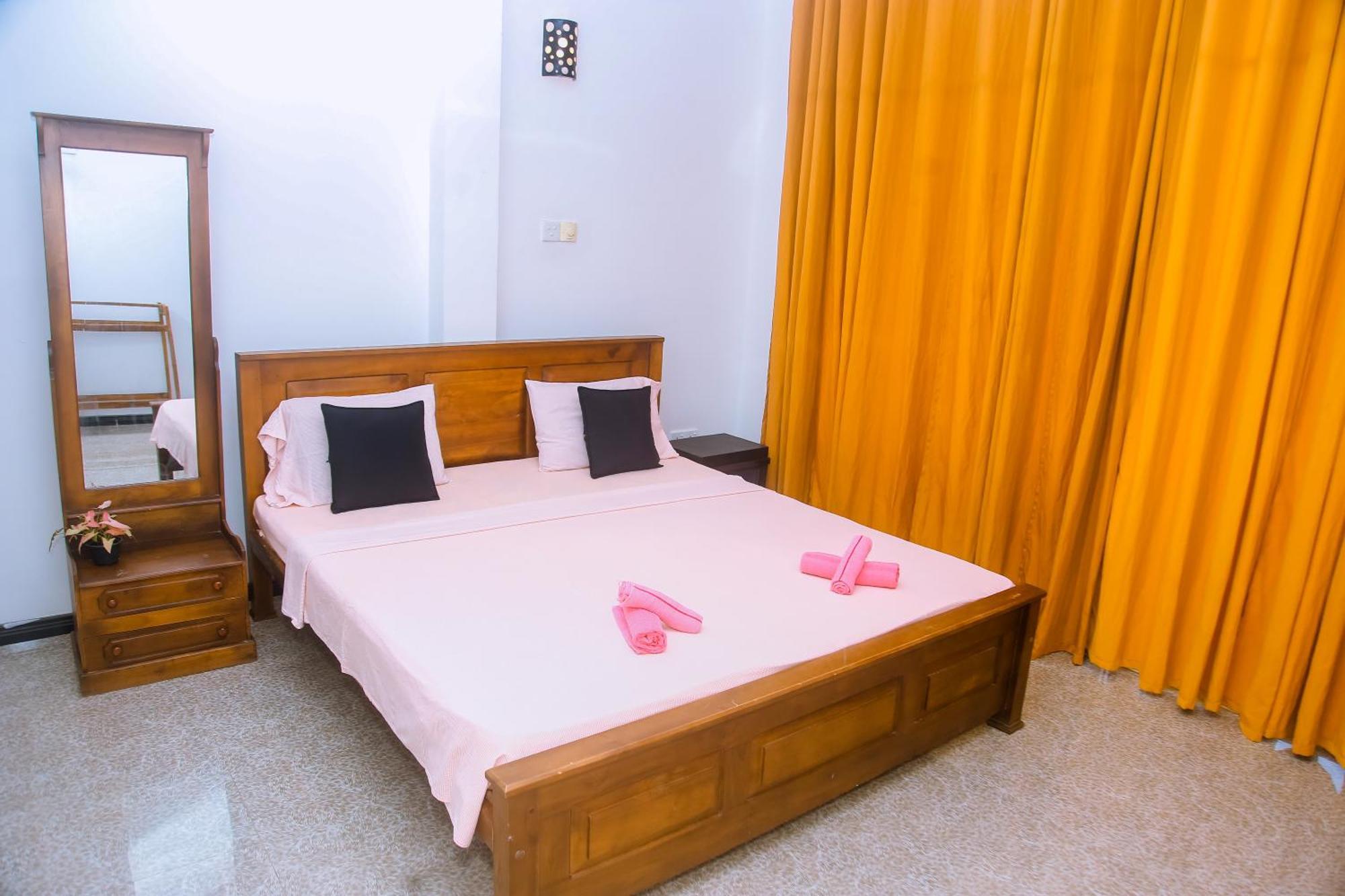 Mirissa Turtle Point Guest Hotel Bagian luar foto