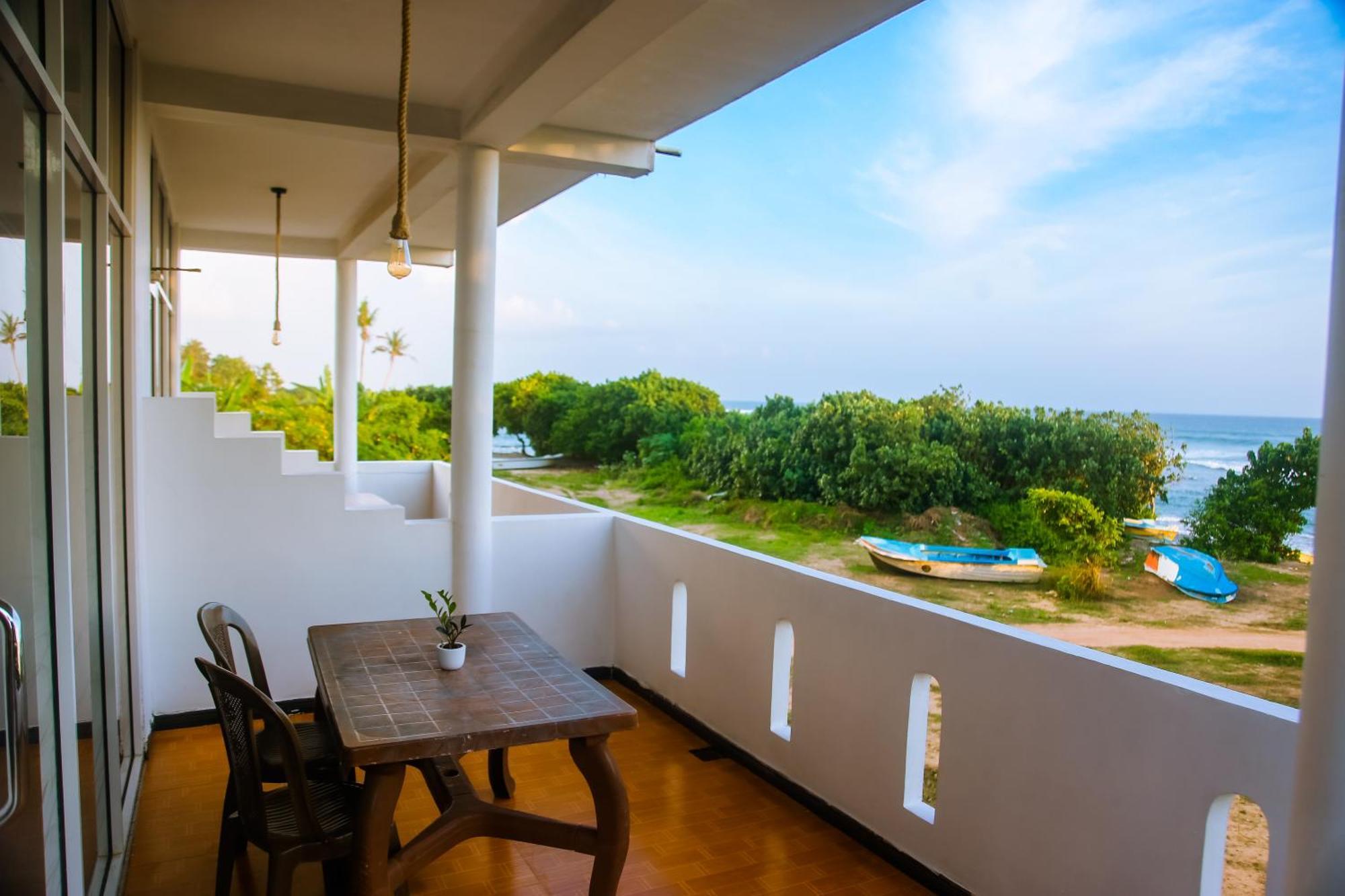 Mirissa Turtle Point Guest Hotel Bagian luar foto