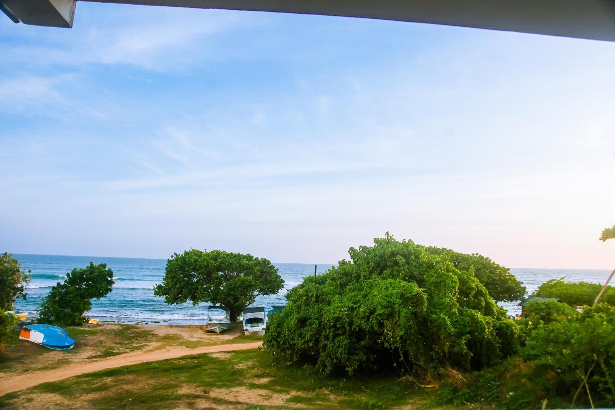 Mirissa Turtle Point Guest Hotel Bagian luar foto