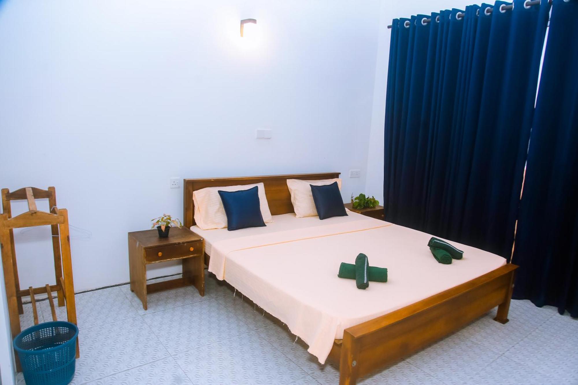 Mirissa Turtle Point Guest Hotel Bagian luar foto