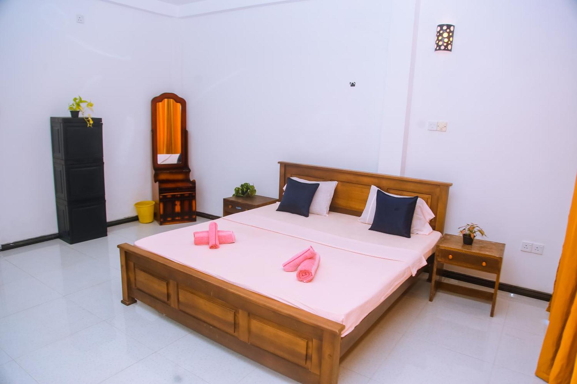 Mirissa Turtle Point Guest Hotel Bagian luar foto
