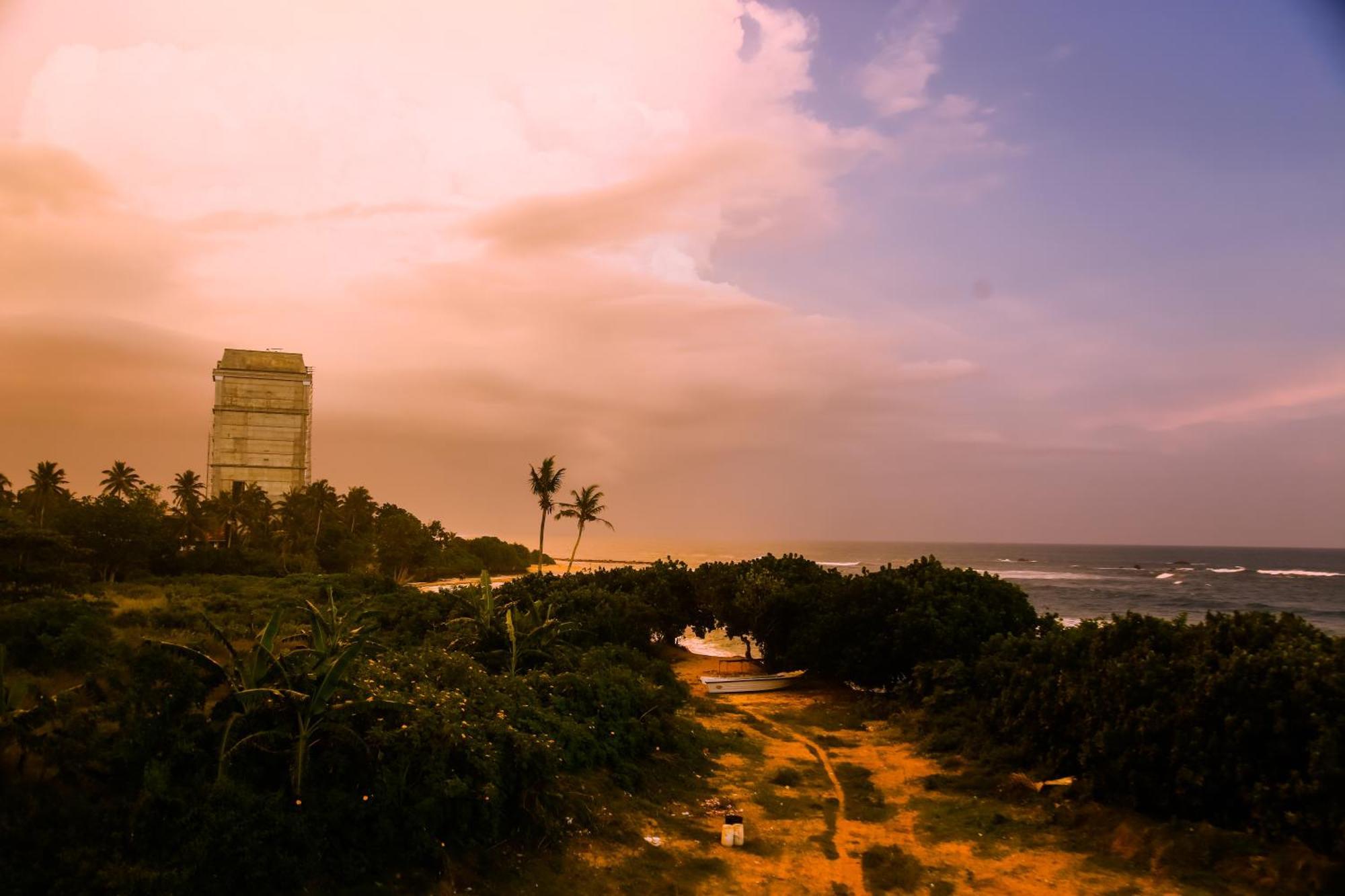 Mirissa Turtle Point Guest Hotel Bagian luar foto
