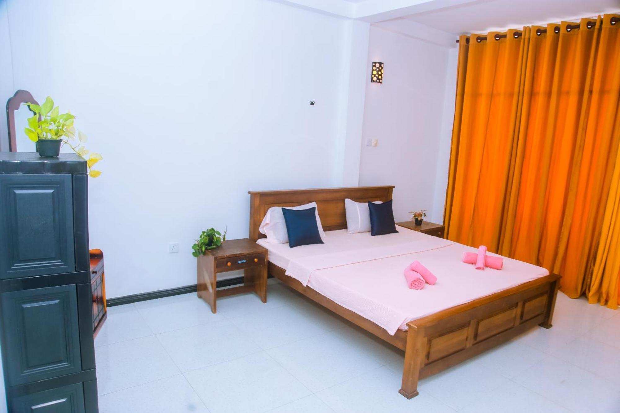 Mirissa Turtle Point Guest Hotel Bagian luar foto