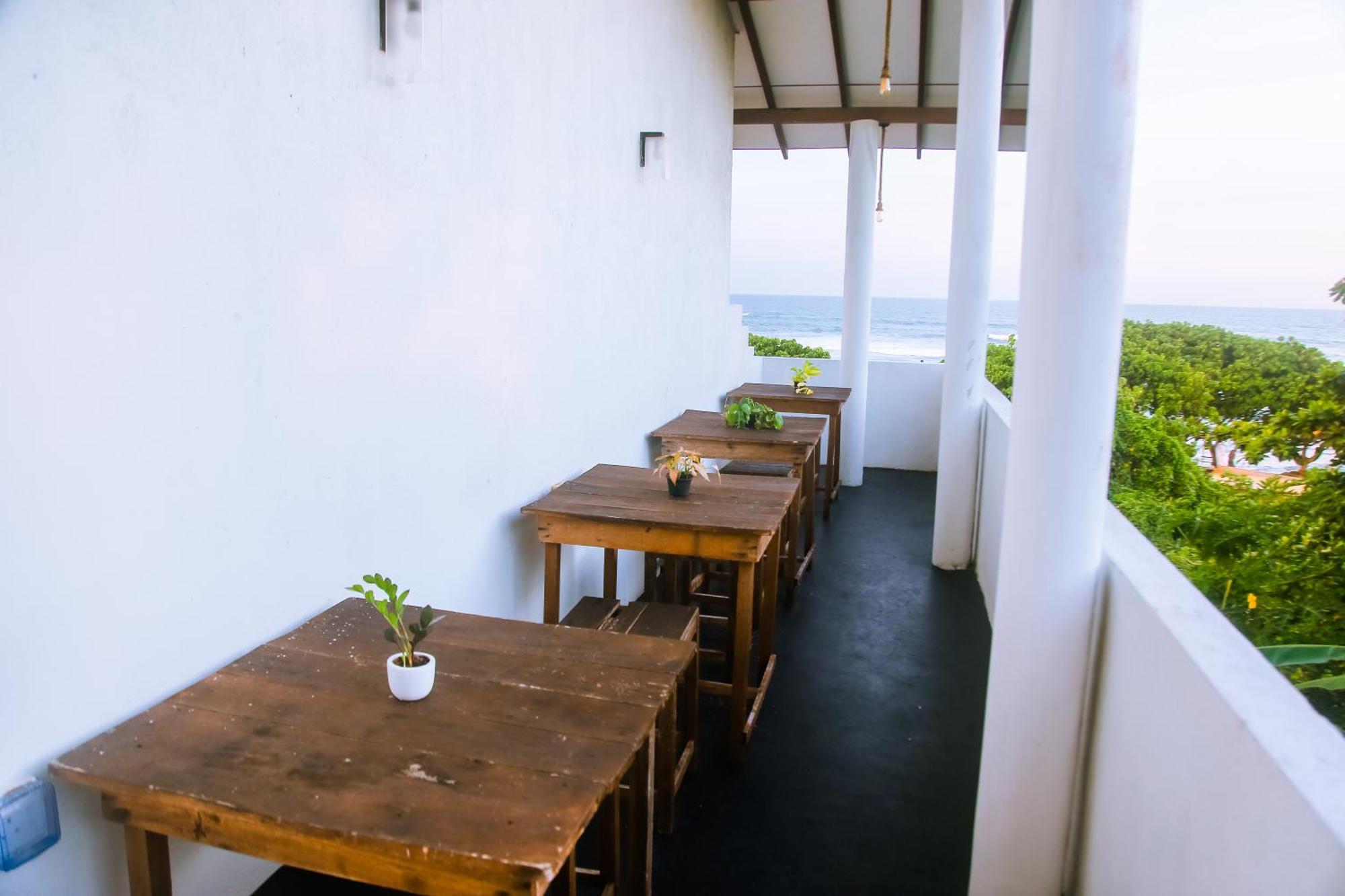 Mirissa Turtle Point Guest Hotel Bagian luar foto